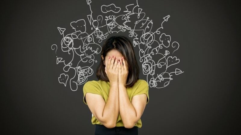 Saat sedang stres, sulit untuk mempertahankan pola makan yang sehat dan seimbang. Namun, ada cara yang ampuh untuk menanganinya.