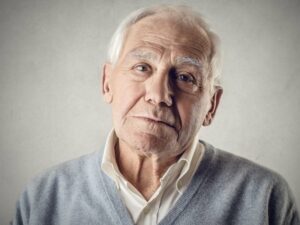 Cekricek.id - Usia mempengaruhi segala sesuatu tentang tubuh, termasuk kulit dan tulang. Seiring bertambahnya usia, kamu mungkin memperhatikan bahwa penyembuhan luka membutuhkan waktu lebih lama daripada biasanya. Sebuah goresan yang akan hilang dalam beberapa hari ketika masih kecil bisa memakan waktu berminggu-minggu atau bahkan berbulan-bulan.