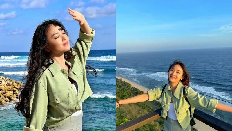 Cekricek.id - Natasha Wilona berhasil membuat para penggemarnya terpukau karena potret yang dibagikan lewat Instagramnya baru-baru ini. Aktris cantik yang aktif berakting di mini series itu tampil mempesona berpose di bawah sinar matahari menyengat saat berada di tepi pantai.