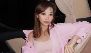 Livy Renata terang-terangan menggoda aktor tampan Jefri Nichol untuk minta dijemput olehnya dalam sebuah unggahan terbaru di Instagram.