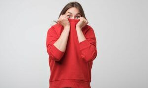 Cekricek.id – Fobia adalah rasa takut berlebihan yang dirasakan seseorang terhadap sesuatu atau situasi tertentu. Misalnya takut pada binatang tertentu, pada benda atau tempat-tempat atau objek tertentu. Rasa takut berlebihan ini bisa terjadi pada siapa saja dan umumnya terjadi pada orang yang sudah berusia remaja hingga dewasa.