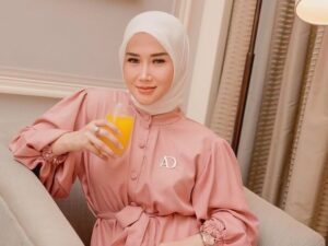 Marissya Icha melayangkan sindiran dalam sebuah konten TikToknya baru-baru ini. Sindiran itu diduga ditujukan untuk Nathalie Holscher.