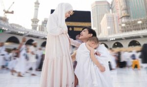 Rey Mbayang umumkan kabar kehamilan Dinda Hauw. Dia menuliskan pesan romantis yang membuat penggemar merasa terharu dan juga baper.