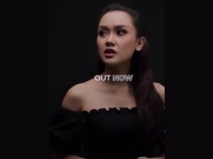 Cita Citata membagikan video kover lagunya saat mencoba genre pop. Tapi netizen malah fokus pada tampilannya yang tidak mengenakan hijab.