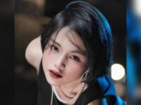 Jeje Slebew akhirnya angkat suara mengenai video marah-marahnya yang sempat viral beberapa waktu lalu. Lewat acara obrolan santai yang tayang di salah satu stasiun TV itu, dia menyampaikan ketidaksiapan mentalnya untuk menjadi orang terkenal.