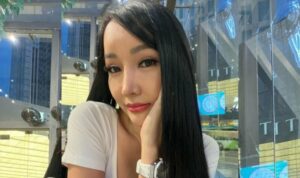 Lucinta Luna memamerkan foto selfi yang memperlihatkan wajah tersenyumnya yang cantik lewat akun Instagram, dikutip Kamis (15/9/2022). Namun, pada caption dia menuliskan permintaan untuk ditampol. Hal itu justru membuat netizen tak tega karena dari segi penampilan dia adalah perempuan.