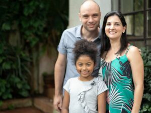 Cekricek.id - Saat ini mengadopsi anak menjadi pilihan bagi sebagian kalangan, bagaiana hukum mengadopsi anak dalam pandangan islam