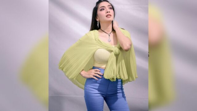 Cekricek.id - Netizen lagi-lagi dibuat pangling sekaligus tak berkedip melihat foto baru daripada Angel Karamoy, dipuji semakin hot kenakan crop top