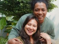 Indah Permatasari melahirkan anak pertamanya, begini reaksi bahagia yang diperlihatkan oleh Arie Kriting selaku suami siaga.