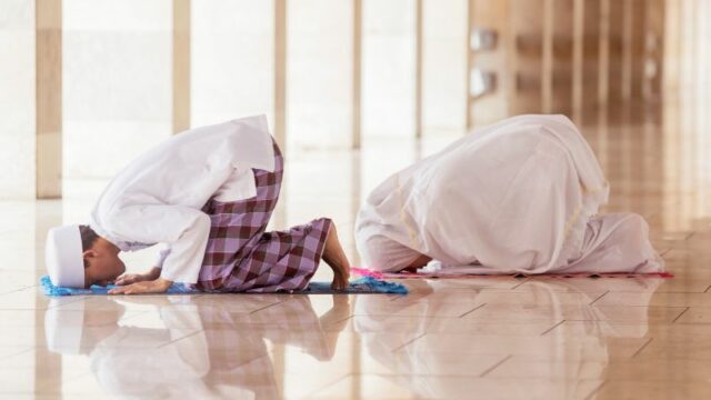 Cekricek.id - Setiap manusia pasti ingin menjadi golongan yang diangkat derajatnya oleh Allah, dua golongan ini akan Allah angkat derajatnya