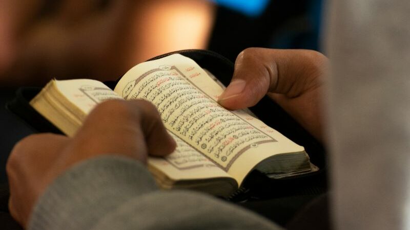 Mengucap basmalah atau bismilah sering dianggap sepele padahal memiliki arti sekaligus peran yang sangat penting dalam segala aktivitas.