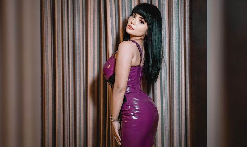 Dinar Candy Makin Bersinar dengan Outfit Warna Cerah 2 Cekricek.id - Dinar Candy sebagai seorang artis dan juga DJ begitu didoakan oleh banyak kaum pria. Bodi idelanya didapat karena sering boxing