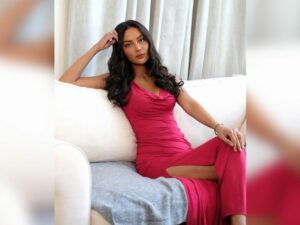 Cekricek.id - Pesona Erika Carlina sebagai seorang wanita dengan kulit sawo matang memang selalu menjadi buah bibir, cantiknya kelewatan