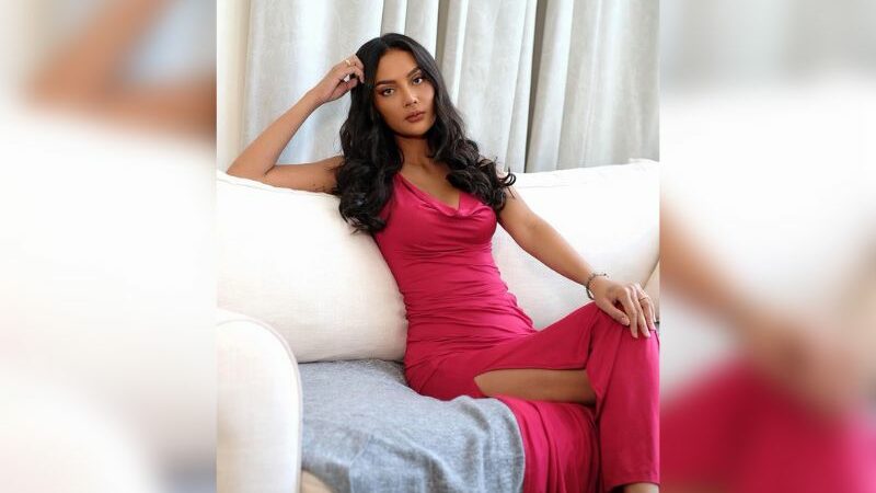 Cekricek.id - Pesona Erika Carlina sebagai seorang wanita dengan kulit sawo matang memang selalu menjadi buah bibir, cantiknya kelewatan