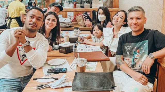 Gisella Anastasia yang masih kompak bersama mantan suaminya, Gading Marten, buat banyak netizen jadi baper kepadanya.