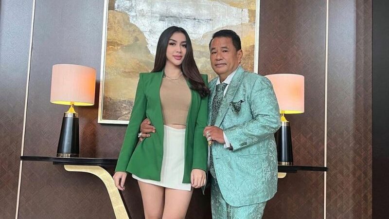 Cekricek,id - Hotman Paris buat banyak netizen jadi segar usai bermimpi buruk hanya dengan melihat ia joget bareng wanita cantik