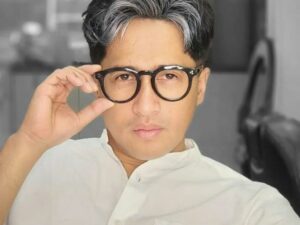 Cekricek.id - Irfan Hakim dikenal sebagai salah satu presenter ternama dengan bayaran yang tidak sedikit. Tapi didik anaknya hidup sederhana