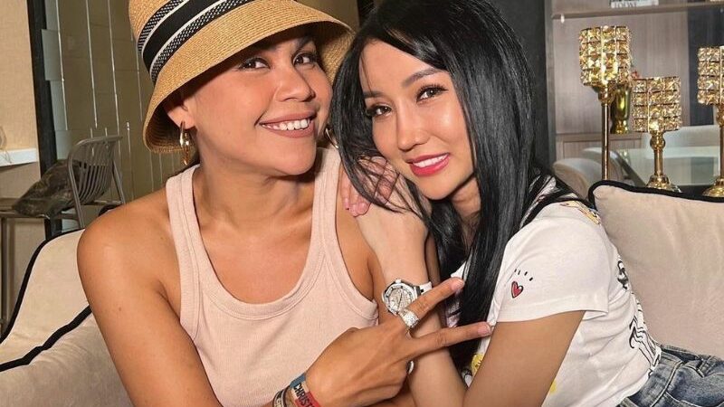 Cekricek.id - Sampai kini Lucinta Luna yang telah melakukan perubahan atas bentuk fisiknya ini masih sering menerima komentar negative