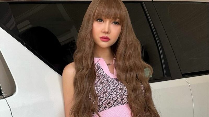 Cekricek.id - Lucinta Luna sering menyamakan dirinya mirip dengan sejumlah artis ternama, kini mengaku mirip Lalisa dan dipuji mirip barbie
