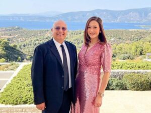 Cekricek.id - Menjadi istri dari pengusaha sukses, tentunya membuat Maia Estianty sering ikut kondangan skala internaasional