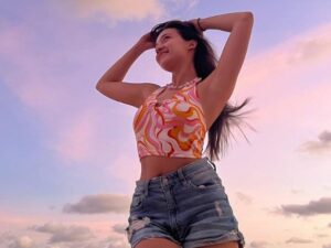 Megan Domani mendapat banyak pujian dari netizen sebagai sosok calon istri idaman karena kadar kecantikannya yang maksimal.