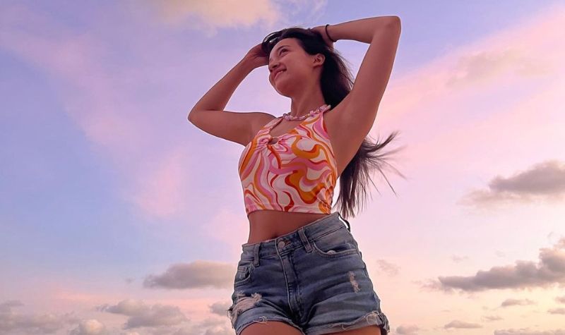 Megan Domani mendapat banyak pujian dari netizen sebagai sosok calon istri idaman karena kadar kecantikannya yang maksimal.