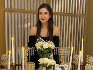 Cekricek.id - Mikha Tambayong dipuji begitu cantik ketika mengenakan dress berwaarna hitam saat dapat kejutan ulang tahun dari sang kekasih