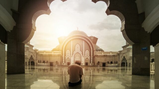 Cekricek.id -  Setiap muslim pastinya ingin menjadi hamba yang sholeh sekaligus juga diridhoi oleh Allah SWT selaku penciptanya.