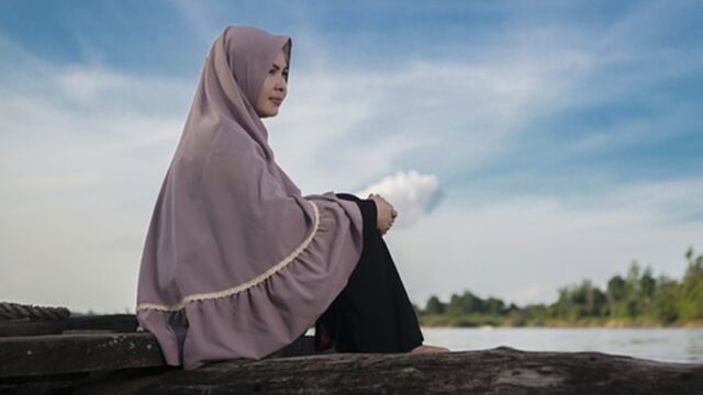 Penampilan menarik tidak harus merubah bentuk fisik yang diberikan oleh Allah, namun dalam Islam ada cara agar tampil menarik.