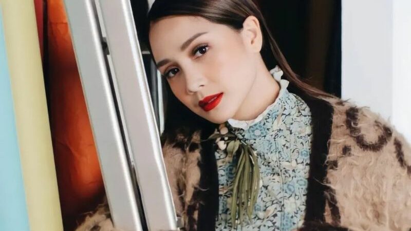 Cekricek.id - Sejumlah artis ternyata hobi berbelanja online lewat aplikasi orange bernama shopee, termasuk Nagita Slavina sampai ratusan juta