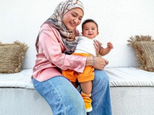 Cekricek.id - Anak merupakan kebahagiaan dari orang tua, begitu juga Nathalie Holscer merasa Azam adalah hal terbaik yang dimilikinya