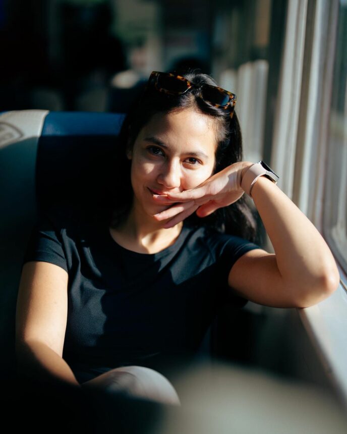 Pakai Baju Sederhana Ini Saja, Pevita Pearce Bikin Banyak Pria Klepek-klepek  2 Lampiran Gambar