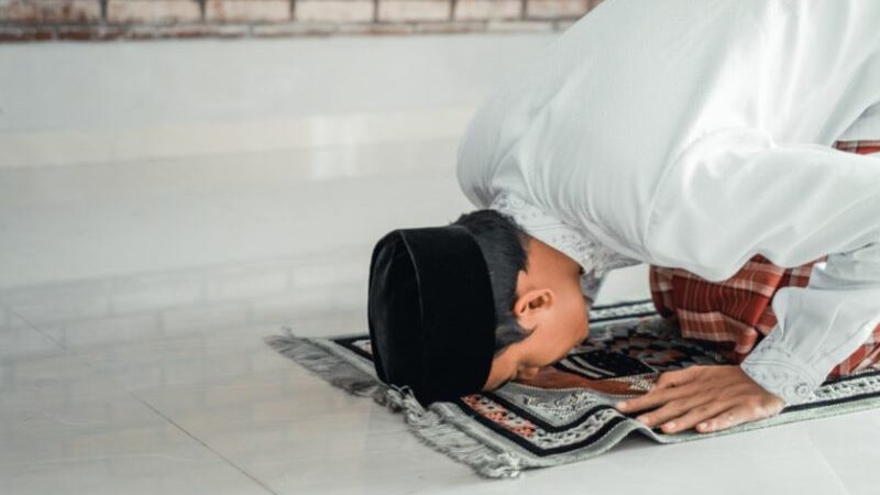 Cekricek.id - Ada sejumlah rahasia untuk bisa memahami bacaan salat. Sekaligus juga hal ini memiliki banyak manfaat yang belum diketahui