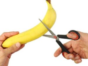 Gara-gara mau kawin lagi, nasib naas menimpa pria ini. Pria berinisial E, warga Cikarang Utara, Kabupaten Bekasi, Jawa Barat (Jabar) harus merelakan kehilangan 'otong' atau alat vitalnya ini.