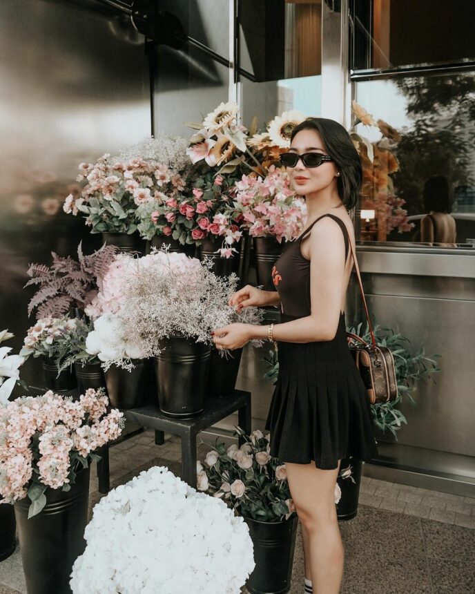 Cuma Liatin Foto Wika Salim dengan Punggung Mulusnya, Galau Netizen Auto Hilang 4 Lampiran Gambar