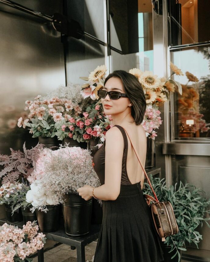 Cuma Liatin Foto Wika Salim dengan Punggung Mulusnya, Galau Netizen Auto Hilang 3 Lampiran Gambar