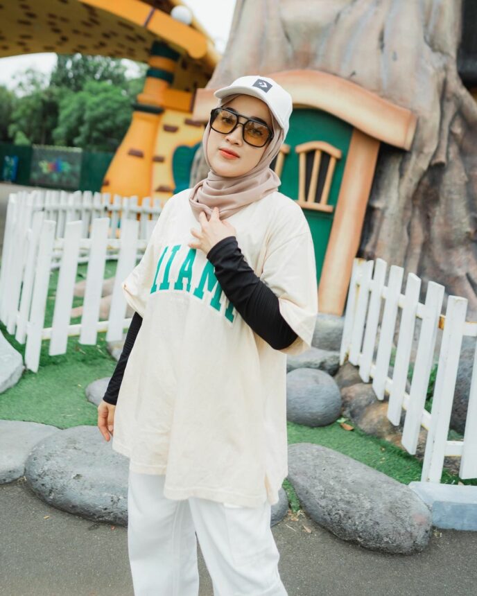 Gaya Kasual Ririe Fairuz Bikin Tambah Imut, Mantan Auto Nyesel Minta Balik 2 Lampiran Gambar