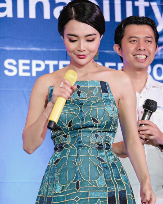 Potret Wika Salim Pakai Mini Dress Andalan, Mata Penonton Tak Jadi Susah Berkedip 7 Lampiran Gambar