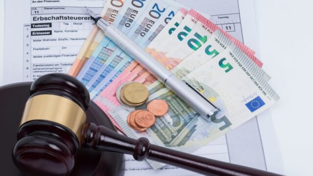 Cekricek.id - Sebagai seorang muslim, wajib hukumnya untuk sedikit memahami terkait dengan hukum warisan dan hal yang membatalkan warisan dalam Islam.