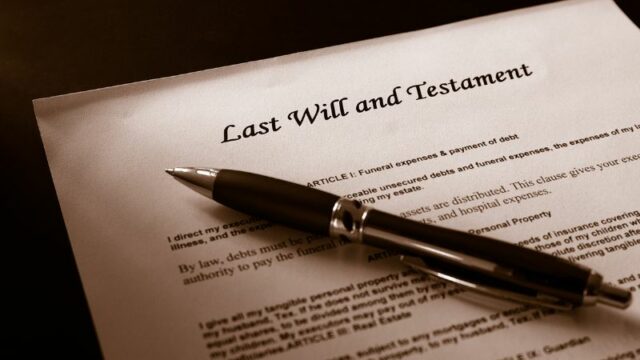 Cekricek.id - Terkadang sebelum seseorang meninggal dunia, seseorang tak lupa menuliskan sebuah surat wasiat. Berikut kesalahan umum terjadi