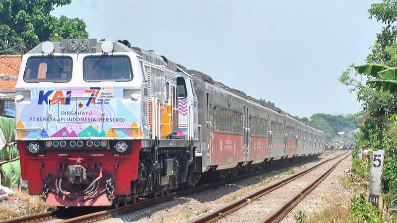 ingin berpergian atau liburan dengan menaiki kendaraan publik khususnya kereta api harus mengetahui syarat atau aturannya