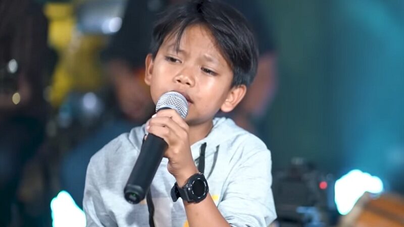 Sempat heboh soal agama yang dianut oleh Farel Prayoga. Saat ia ditanya Gus Miftah, Farel Praoga saat itu menjawab privasi, sehingga banyak warganet yang penasaran