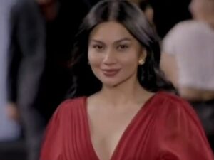 Cantiknya penampilan Ariel Tatum saat jadi model di Paris Fashion Week yang langsung membuat warganet pangling dan terpesona.