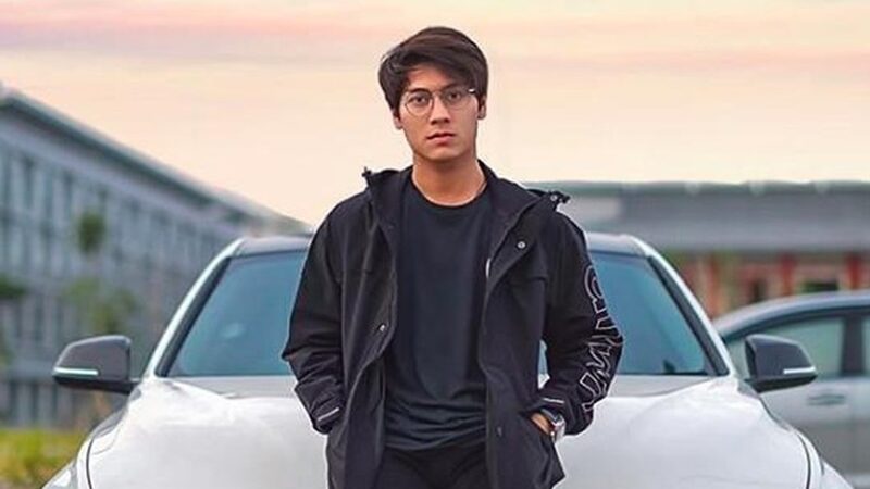 Pengacara Rizky Billar, Adek Efril Manurung tidak sengaja mengatakan bahwa Rizky Billar sempat ke gep di hotel oleh Lesty Kejora.