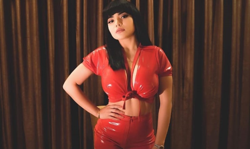 Bukannya Dibilang 'Hot', Pose Menggoda Dinar Candy Malah Dikatain Mirip Tina Toon Remaja 2 Lampiran Gambar