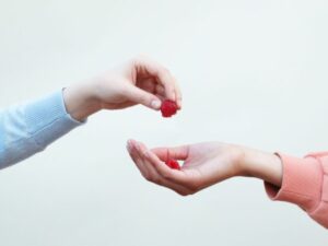 Cekricek.id - Banyak yang menyatakan bahwasanya apa saja yang kita lakukan termasuk amal perbuatan itu terekam di dalam DNA, benarkah?