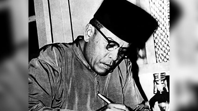 Abdul Malik Karim Amrullah atau HAMKA adalah seorang ulama besar, pendidik, politikus, sekaligus sastrawan. Ia dilahirkan pada 17 Februari 1909 di Kampung Molek, Maninjau, Sumatera Barat.