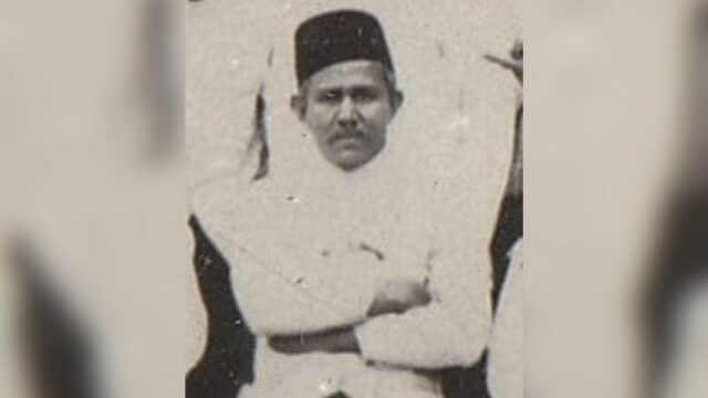 Ahmad Hasan adalah tokoh Persatuan Islam (Persis). Dilahirkan di Singapura pada tahun 1887 dari pasangan Ahmad yang berasal dari India dan Muznah yang berasal dari Palekat Madras, India (namun dilahirkan di Surabaya).