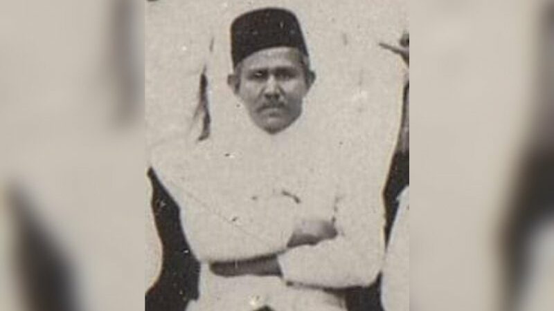 Ahmad Hasan adalah tokoh Persatuan Islam (Persis). Dilahirkan di Singapura pada tahun 1887 dari pasangan Ahmad yang berasal dari India dan Muznah yang berasal dari Palekat Madras, India (namun dilahirkan di Surabaya).