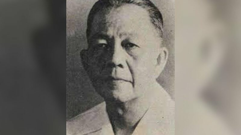 Arnoldus Mononutu adalah Menteri Penerangan pada masa Kabinet Republik Indonesia Serikat. Ia pernah menjabat sebagai Ketua Parlemen Negara Indonesia Timur.